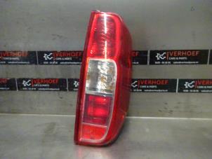 Usados Luz trasera derecha Nissan Navara Precio de solicitud ofrecido por Verhoef Cars & Parts