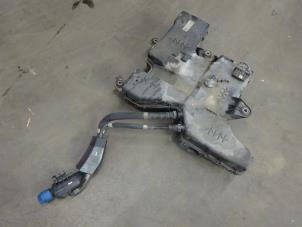 Używane Zbiornik AdBlue Volkswagen Crafter (SY) 2.0 TDI Cena na żądanie oferowane przez Verhoef Cars & Parts