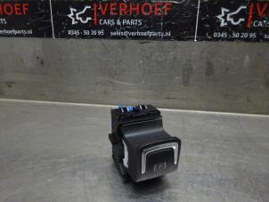 Gebrauchte Handbremse Schalter Opel Corsa F (UB/UH/UP) 1.2 Turbo 12V 100 Preis auf Anfrage angeboten von Verhoef Cars & Parts