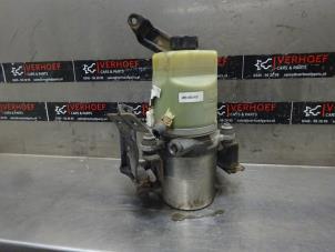 Used Power steering pump Ford Focus 2 Wagon 1.8 16V Price on request offered by Verhoef Cars & Parts