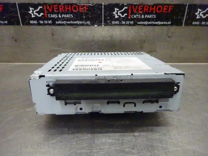 Używane Odtwarzacz CD Volvo V50 (MW) 2.4 20V Cena € 40,00 Procedura marży oferowane przez Verhoef Cars & Parts
