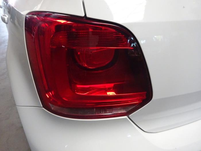 Tylne swiatlo pozycyjne lewe z Volkswagen Polo V (6R) 1.2 TDI 12V BlueMotion 2010