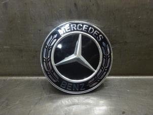 Usados Emblema Mercedes CLA (118.3) 2.0 CLA-250 Turbo 16V 4-Matic Precio € 30,25 IVA incluido ofrecido por Verhoef Cars & Parts