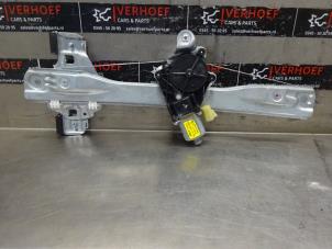 Używane Mechanizm szyby lewej tylnej wersja 4-drzwiowa Chevrolet Cruze 1.8 16V VVT Bifuel Cena na żądanie oferowane przez Verhoef Cars & Parts