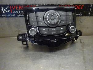 Used Radio control panel Chevrolet Cruze 1.8 16V VVT Bifuel Price on request offered by Verhoef Cars & Parts