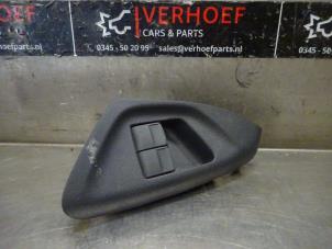 Usados Interruptor combinado de ventanillas Toyota Aygo (B40) 1.0 12V VVT-i Precio de solicitud ofrecido por Verhoef Cars & Parts