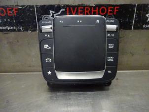 Używane Jednostka multimedialna Mercedes GLA (H247) 1.3 200 Turbo 16V Cena na żądanie oferowane przez Verhoef Cars & Parts