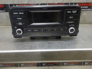 Gebrauchte Radio Kia Picanto (JA) 1.0 12V Preis auf Anfrage angeboten von Verhoef Cars & Parts