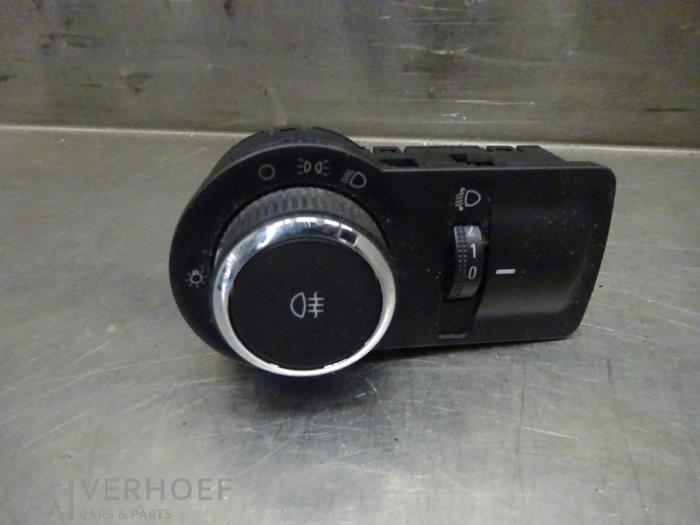 Używane Przelacznik swiatel Chevrolet Aveo (300) 1.3 D 16V Cena na żądanie oferowane przez Verhoef Cars & Parts