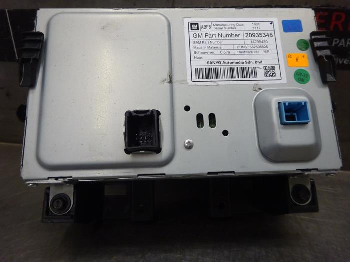 Display Multi Media control unit from a Chevrolet Cruze (300) 1.8 16V VVT 2012