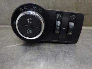 Usados Interruptor de luz Chevrolet Cruze (300) 1.8 16V VVT Precio de solicitud ofrecido por Verhoef Cars & Parts