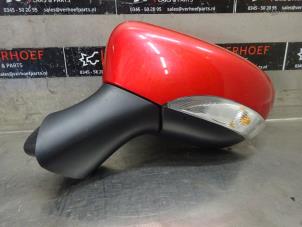 Used Wing mirror, left Renault Clio IV (5R) 1.2 16V Price on request offered by Verhoef Cars & Parts