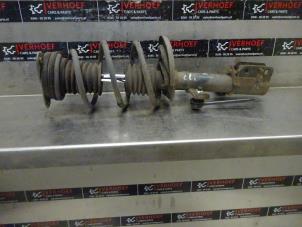 Used Front shock absorber rod, right Renault Clio IV (5R) 1.2 16V Price on request offered by Verhoef Cars & Parts
