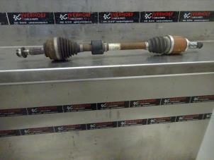 Used Front drive shaft, left Renault Clio IV (5R) 1.2 16V Price € 50,00 Margin scheme offered by Verhoef Cars & Parts