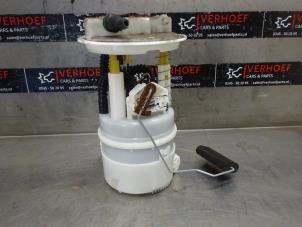 Used Petrol pump Renault Clio IV (5R) 1.2 16V Price on request offered by Verhoef Cars & Parts