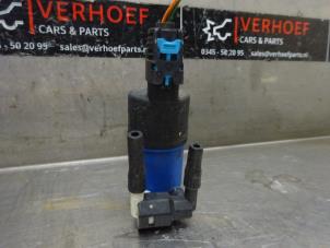 Used Windscreen washer pump Renault Clio IV (5R) 1.2 16V Price on request offered by Verhoef Cars & Parts