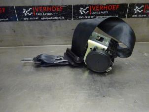 Used Rear seatbelt, centre Renault Clio IV (5R) 1.2 16V Price on request offered by Verhoef Cars & Parts