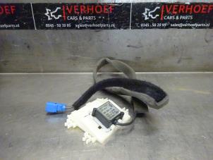 Used GPS antenna Renault Clio IV (5R) 1.2 16V Price on request offered by Verhoef Cars & Parts