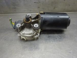 Used Front wiper motor Fiat Doblo Cargo (223) 1.3 JTD 16V Multijet Price on request offered by Verhoef Cars & Parts