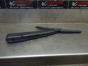Gebrauchte Scheibenwischerarm hinten Nissan Micra (K14) 1.0 IG-T 92 Preis € 40,00 Margenregelung angeboten von Verhoef Cars & Parts