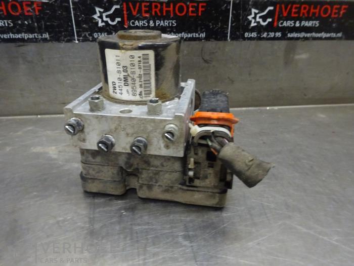 Używane Pompa ABS Subaru Justy (M3) 1.0 12V DVVT Cena na żądanie oferowane przez Verhoef Cars & Parts