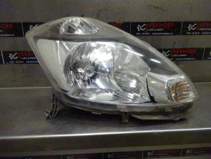Used Headlight, right Daihatsu Sirion 2 (M3) 1.3 16V DVVT Price € 50,00 Margin scheme offered by Verhoef Cars & Parts