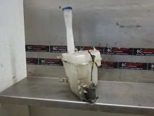 Used Front windscreen washer reservoir Hyundai i30 (FD) 1.6 CVVT 16V Price on request offered by Verhoef Cars & Parts