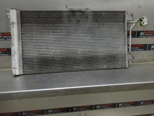Usagé Radiateur clim Volkswagen Transporter/Caravelle T5 1.9 TDi Prix € 48,40 Prix TTC proposé par Verhoef Cars & Parts
