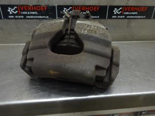 Usagé Etrier de frein avant gauche Volkswagen Transporter/Caravelle T5 1.9 TDi Prix € 36,30 Prix TTC proposé par Verhoef Cars & Parts