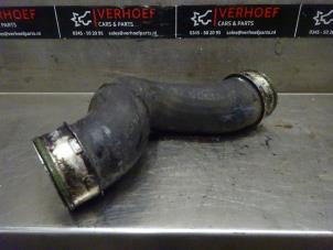 Usagé Tuyau intercooler Volkswagen Transporter/Caravelle T5 1.9 TDi Prix € 24,20 Prix TTC proposé par Verhoef Cars & Parts