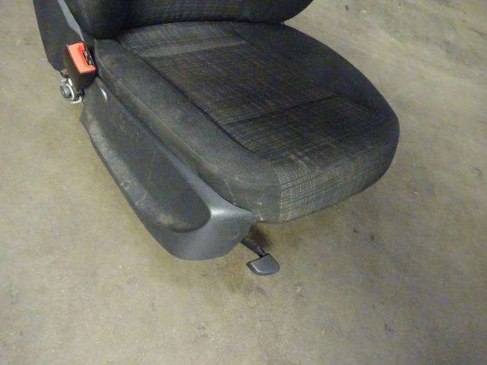 Fotel lewy z Mercedes-Benz Vito (447.6) 1.6 111 CDI 16V 2015