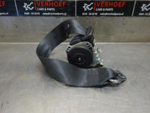 Używane Pas bezpieczenstwa lewy tyl Mitsubishi Colt CZC 1.5 16V Cena na żądanie oferowane przez Verhoef Cars & Parts