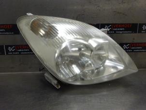 Used Headlight, right Toyota Corolla Verso (E12) 1.6 16V VVT-i Price on request offered by Verhoef Cars & Parts