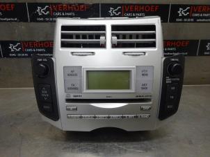 Gebrauchte Radio CD Spieler Toyota Yaris II (P9) 1.3 16V VVT-i Preis auf Anfrage angeboten von Verhoef Cars & Parts