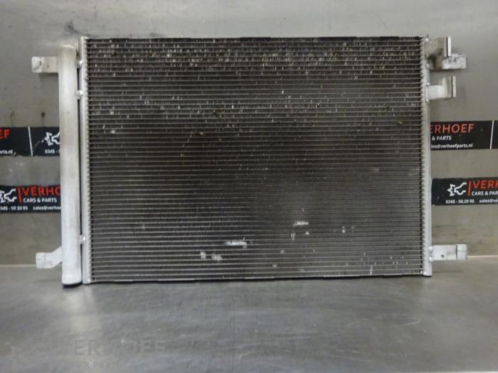 Usagé Radiateur clim Volkswagen Polo VI (AW1) 1.0 TSI 12V Prix € 75,00 Règlement à la marge proposé par Verhoef Cars & Parts