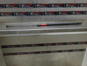 Used Rear gas strut, left Opel Vivaro 1.6 CDTi BiTurbo Price on request offered by Verhoef Cars & Parts