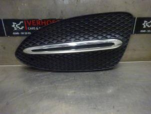 Usagé Pare-chocs grille Mercedes B (W246,242) 1.6 B-180 BlueEFFICIENCY Turbo 16V Prix sur demande proposé par Verhoef Cars & Parts