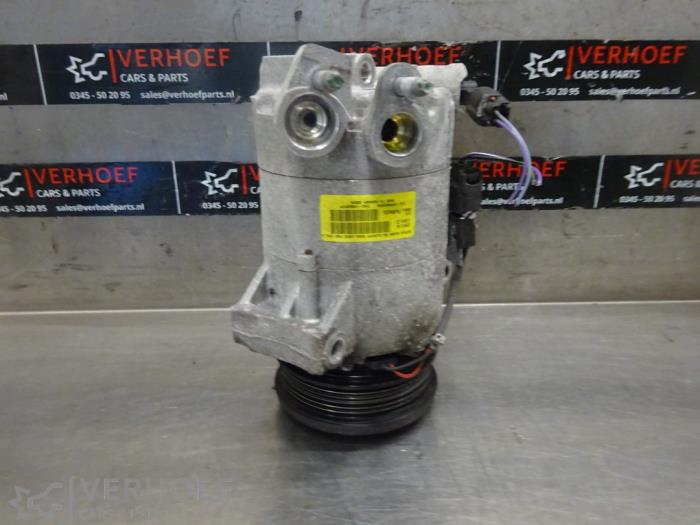 Usagé Compresseur de clim Ford Focus 3 1.0 Ti-VCT EcoBoost 12V 125 Prix € 150,00 Règlement à la marge proposé par Verhoef Cars & Parts