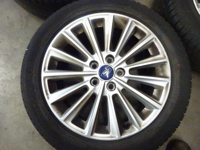 Sportfelgensatz + Reifen van een Ford Focus 3 1.0 Ti-VCT EcoBoost 12V 125 2016