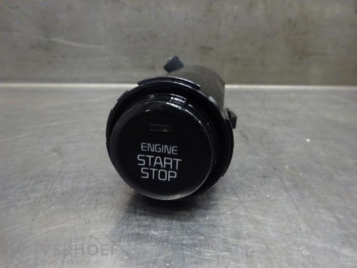Używane Przelacznik Start/Stop Kia Picanto (JA) 1.0 T-GDI 12V Cena na żądanie oferowane przez Verhoef Cars & Parts