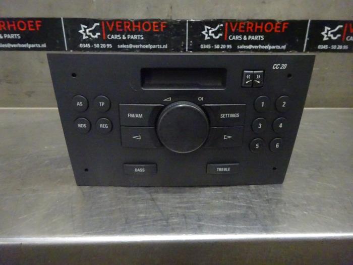 Radio/Cassette van een Opel Agila (A) 1.2 16V Twin Port 2004