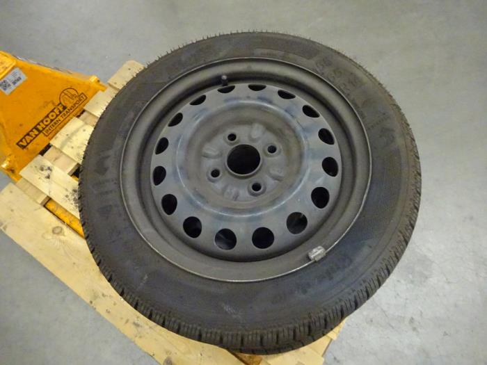 Set of wheels + winter tyres from a Toyota Aygo (B10) 1.0 12V VVT-i LPG 2010