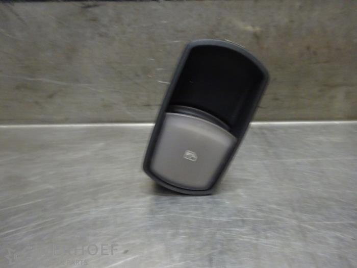 Gebrauchte Handbremse Schalter Opel Corsa D 1.4 16V Twinport Preis auf Anfrage angeboten von Verhoef Cars & Parts