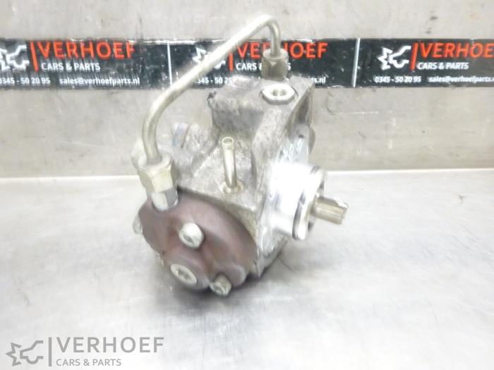 Begagnade Dieselpump Toyota Avensis Wagon (T27) 2.2 16V D-4D-F 180 Pris € 150,00 Marginaltabell erbjuds av Verhoef Cars & Parts