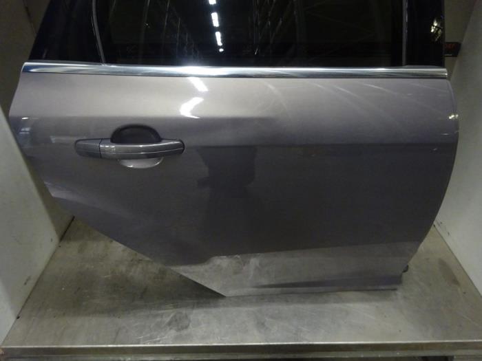 Rear door 4-door, right from a Ford Focus 3 Wagon 1.0 Ti-VCT EcoBoost 12V 125 2015