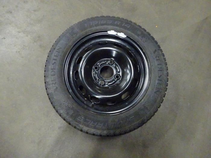 Juego de llantas y neumáticos de invierno de un Ford Fiesta 6 (JA8) 1.25 16V 2012