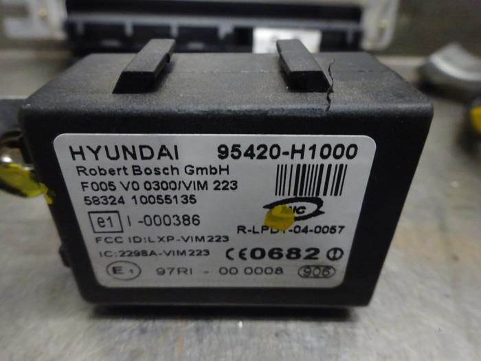 Set of cylinder locks (complete) from a Hyundai Tucson (JM) 2.0 16V CVVT 4x2 2005