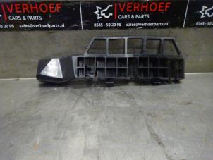Używane Wspornik zderzaka lewy tyl Kia Venga 1.6 CVVT 16V Cena na żądanie oferowane przez Verhoef Cars & Parts