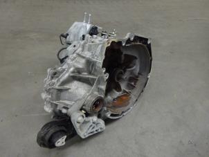 Używane Skrzynia biegów Ford Fiesta 7 1.0 EcoBoost 12V 100 Cena na żądanie oferowane przez Verhoef Cars & Parts
