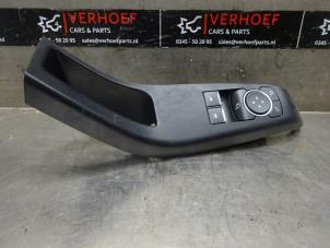 Używane Przelacznik combi okienny Ford Fiesta 7 1.0 EcoBoost 12V 100 Cena na żądanie oferowane przez Verhoef Cars & Parts